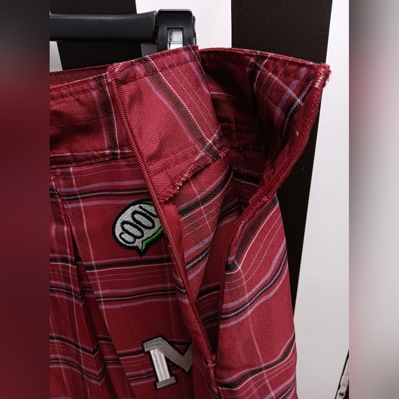 No boundaries burgundy pleated skirt - Picture 5 of 6